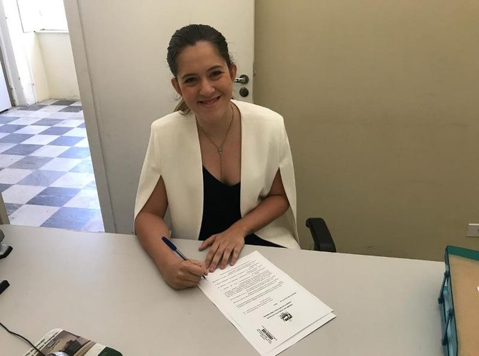 Deputada Cibele Moura é a primeira a protocolar projeto de lei da nova legislatura na ALE