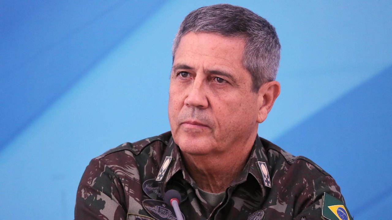 Braga Netto é exonerado e tem caminho aberto para ser vice de Bolsonaro
