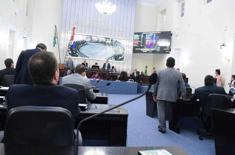 Derrubado na ALE veto ao projeto que reajusta subsídios do governador