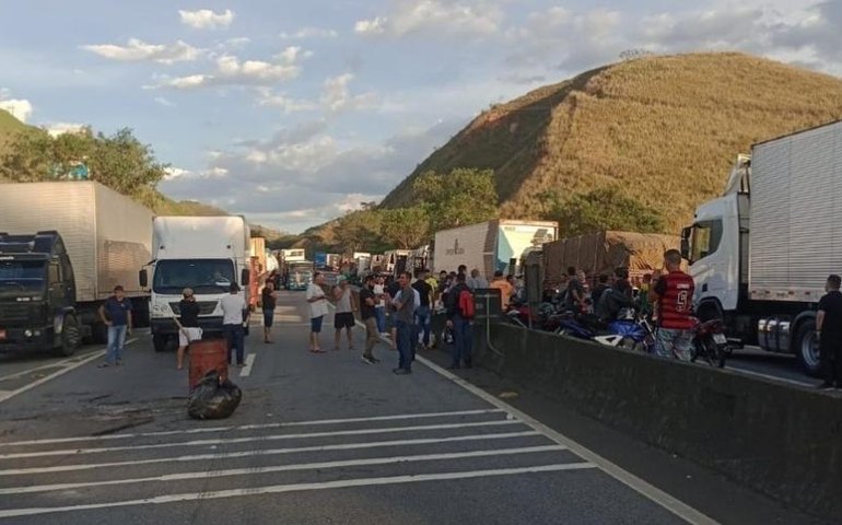 Bancada ruralista pede liberação de rodovias e alerta para desabastecimento