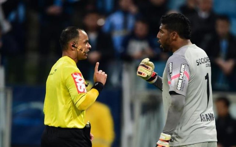 Grêmio será julgado nesta quarta por racismo contra goleiro Aranha