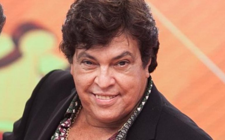 &#8216;Viva o SUS! Vacina sim!&#8217;, diz Sidney Magal ao ser imunizado contra a covid-19