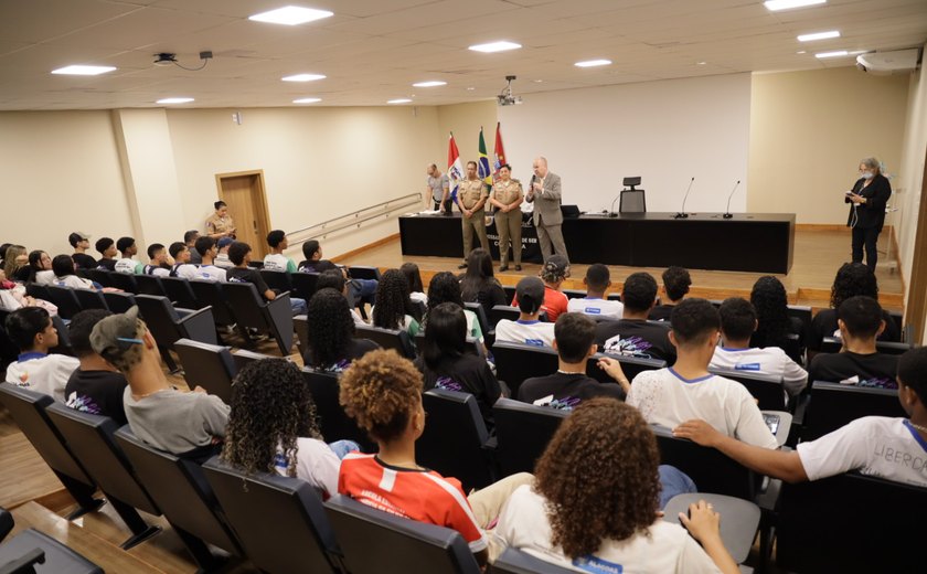 MPAL e Proerd recepcionam estudantes de escola pública da Massagueira