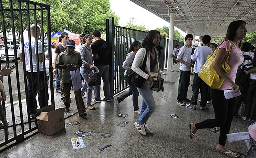 Prazo para pagar taxa de inscrição do Enem termina nesta quarta-feira