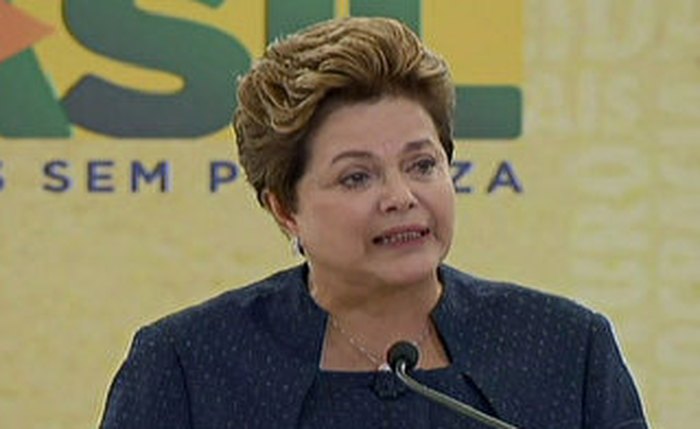 Dilma se emociona ao discursar no lançamento da Comissão da Verdade
