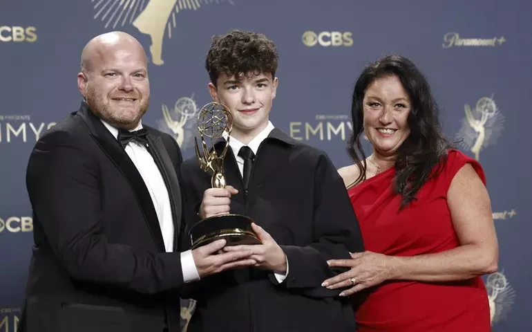 'The Pitt', 'O Estúdio' e 'Adolescência' triunfam no Emmy Awards