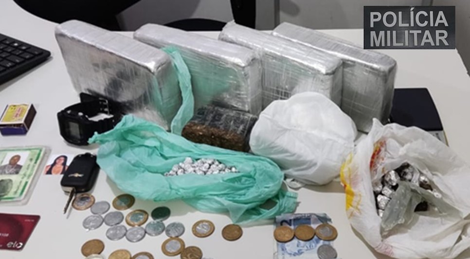 Mulher é presa com 4kg de cocaína em residência na Zona Norte de Aracaju / Foto: Foto: Polícia Militar/SE