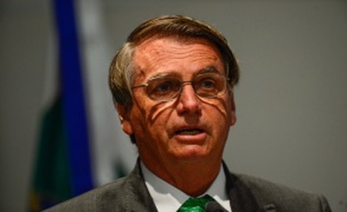 Bolsonaro diz que tomará medidas racionais contra nova variante