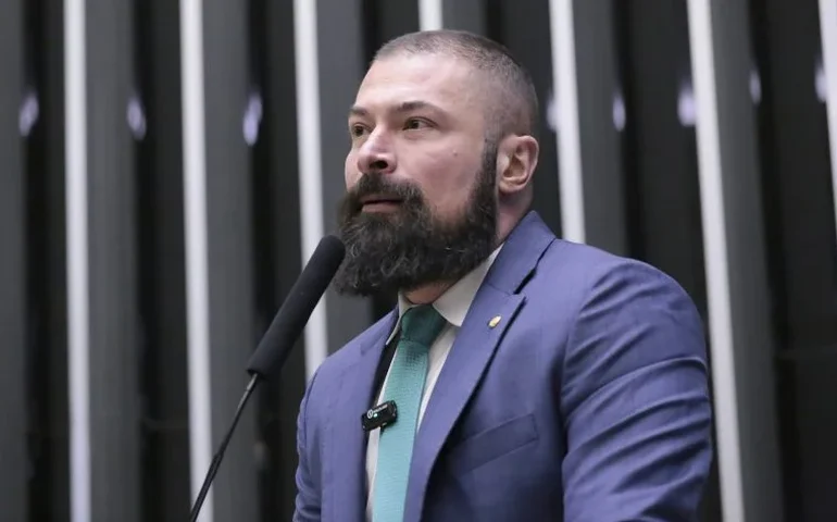 Comissão aprova projeto que exige registro fotográfico anual de presos