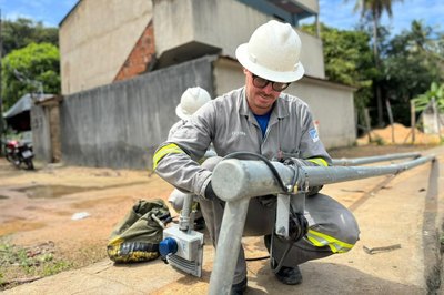 Ilumina amplia rede de iluminação pública na Grota do Andraújo, em Garça Torta