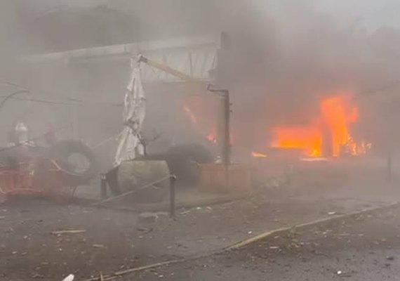 Avião cai em Gramado (RS); aeronave caiu em cima de casas e loja