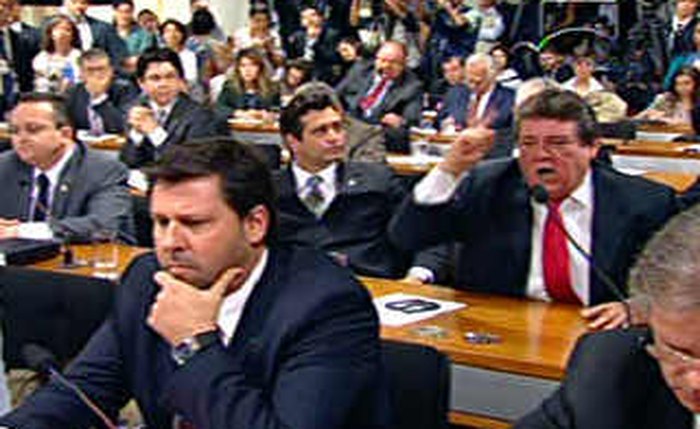 Demóstenes fica calado e CPI encerra sessão de depoimento