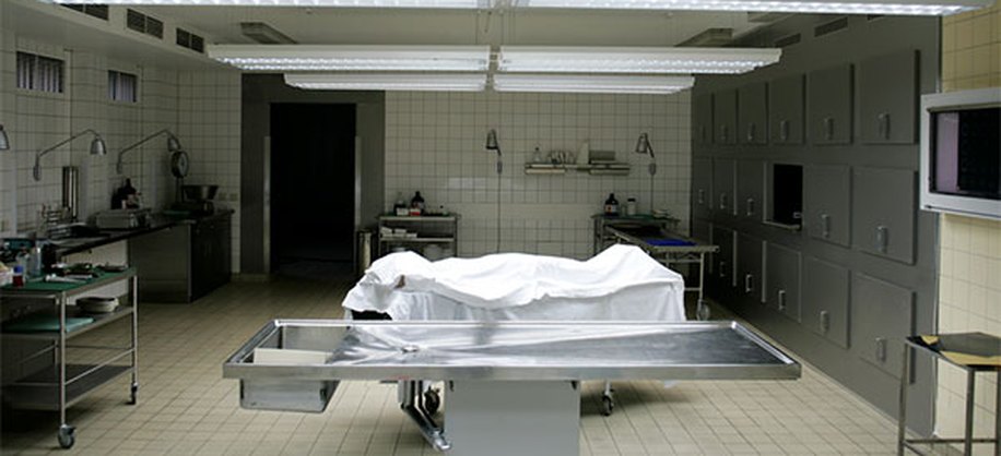 Homem morto, necroterio