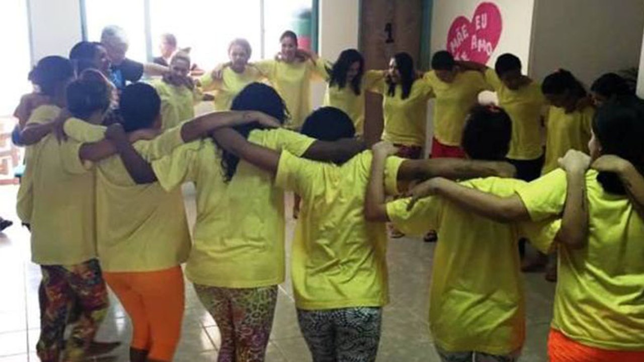 Jovens da Grota do Cigano concluem curso de inclusão digital