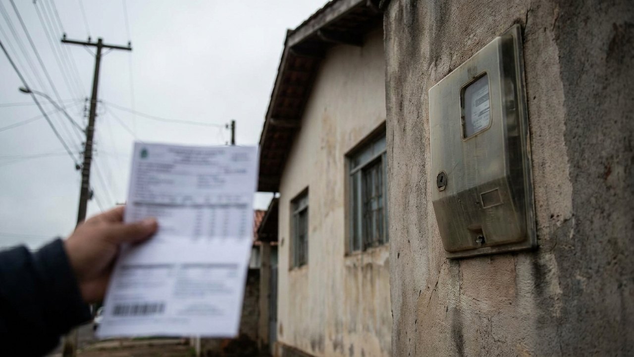 Aneel aprova reajuste médio de 20,51% para consumidores da Copel Distribuição