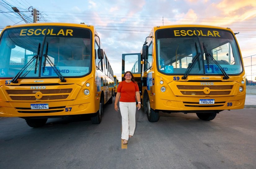 Prefeita Ziane Costa consolida avanço na educação com entrega de frota e novos equipamentos para a educação