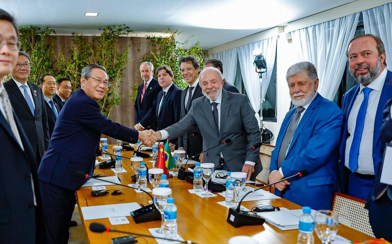 Brasil e China vão desenvolver satélite conjunto para ampliar monitoramento climático