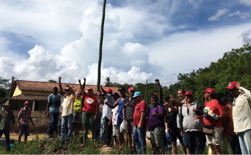 Integrantes do MST invadem três engenhos em Pernambuco