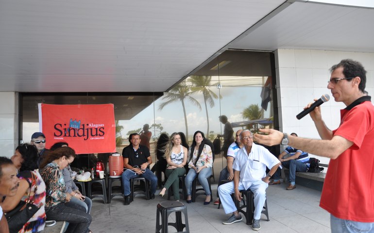 Sindjus/AL discute a importância da greve com servidores do Judiciário Federal