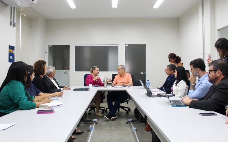 Governo do Estado discute implementação de políticas públicas voltadas à causa animal