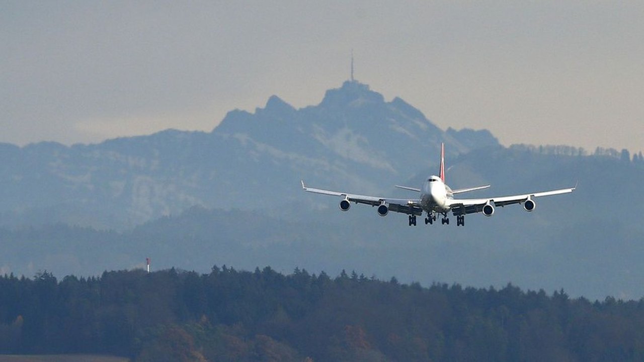 Vinte passageiros do voo da Singapore Airlines estão internados na UTI após turbulência severa