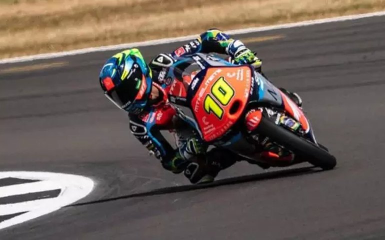 Diogo Moreira faz história e conquista primeira pole de um brasileiro na MotoGP3