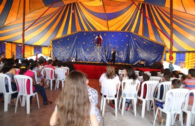 Projeto Natalino do Palhaço Mixuruca reúne alunos da Rede Municipal de Arapiraca