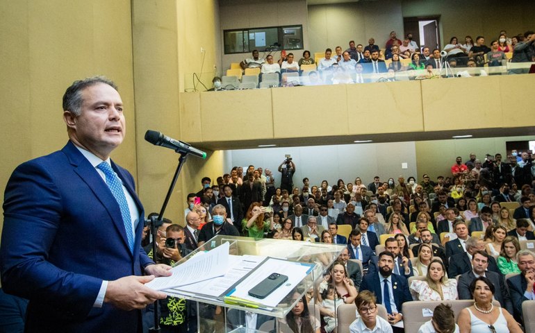 Durante diplomação, Renan Filho diz que resultado das urnas restaurou a democracia e pediu união dos eleitos para reconstruir o país