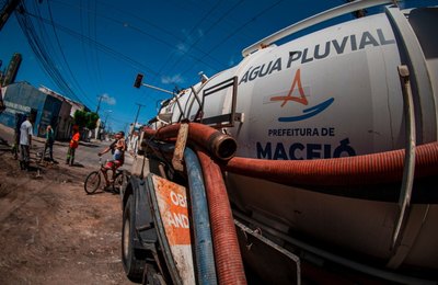 Seminfra retirou, só em junho, 250 toneladas de entulhos da rede de drenagem de Maceió