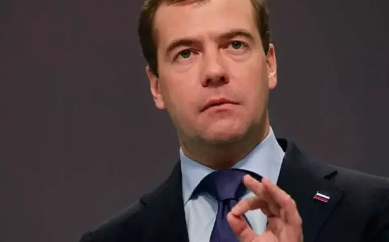 
Rússia se vingará das novas sanções ocidentais, promete ex-presidente russo Medvedev