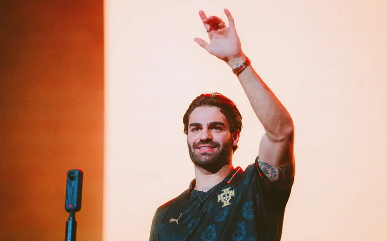 Netto brilha em Portugal ao abrir a turnê “Intenso” de Zé Neto e Cristiano