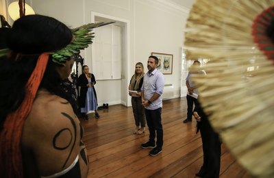 Paulo Dantas recebe membros da tribo Kariri-Xocó que irão representar Alagoas na Itália