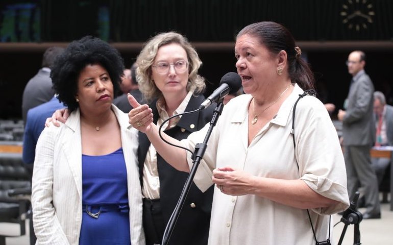 Câmara votará projetos para punir violência vicária na próxima semana