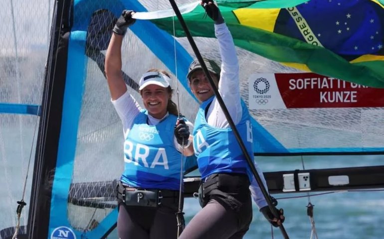 Martine Grael e Kahena Kunze estreiam no Mundial de 49er FX de vela no Canadá