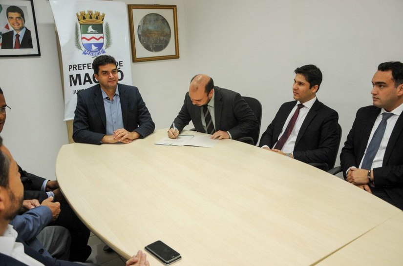 Rui Palmeira dá posse ao secretariado de sua segunda gestão em Maceió