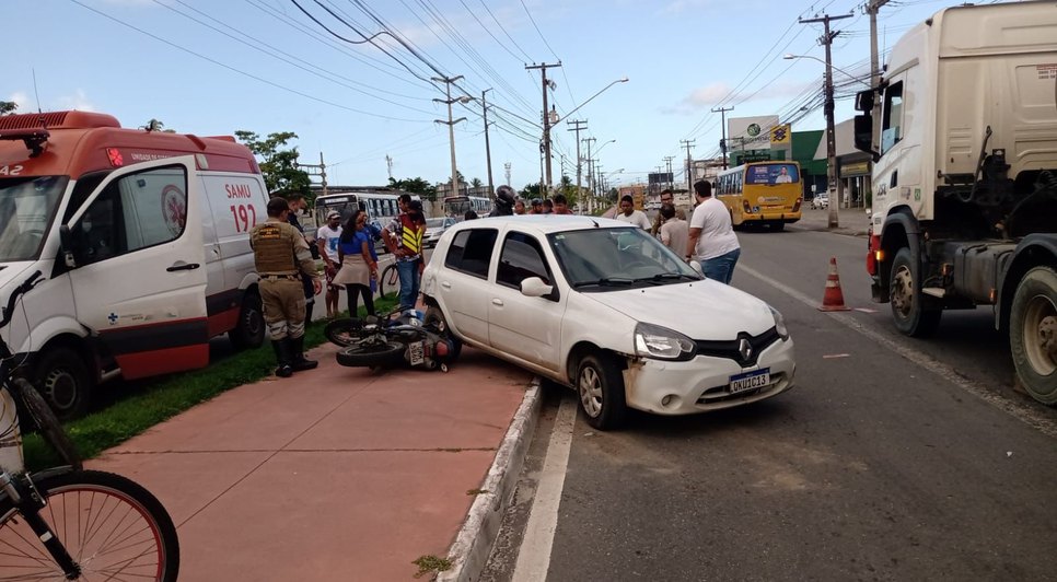 Motociclista fica ferido após colisão entre três veículos na Zona Sul de Aracaju / Foto: Foto: SMTT/Aracaju