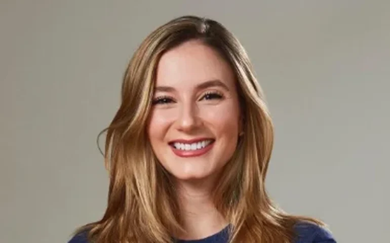 Brasileira se torna bilionária mais jovem do mundo ao construir a própria fortuna