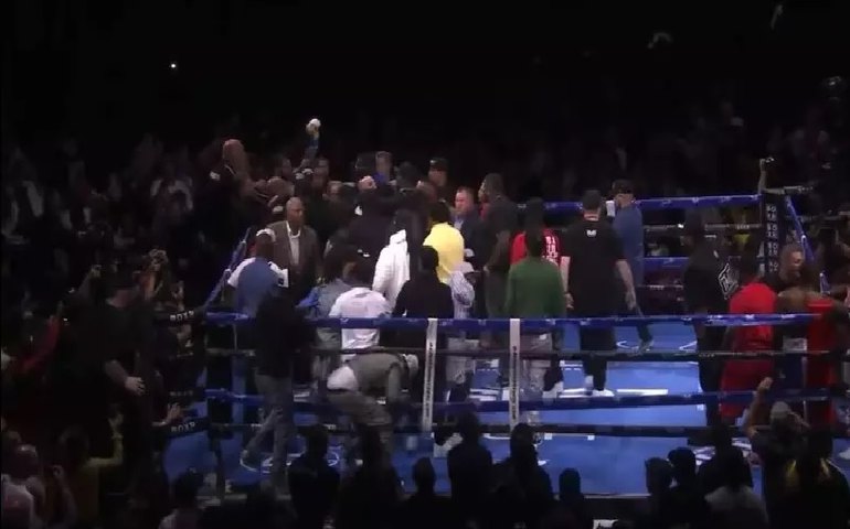 Luta entre Floyd Mayweather e neto de mafioso termina em briga generalizada