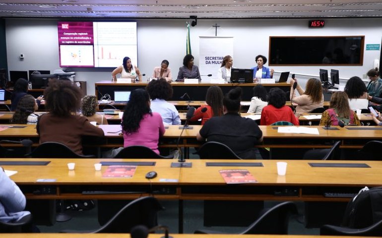 Secretaria da Mulher intensifica ações contra violência de gênero em março