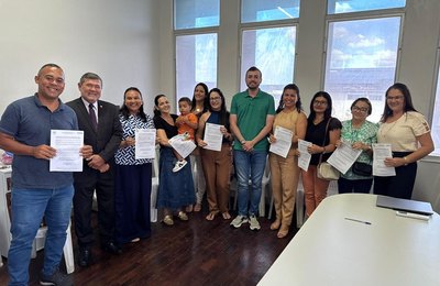 Reparação histórica: Prefeito de Anadia empossa concursados de 2007