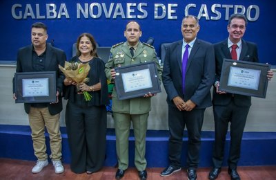 Câmara entrega comendas a escolas e faz homenagem a empresário de Maceió