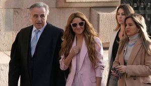 shakira-20112023081414440 / Foto: Shakira após sair da audiência judicial por fraude fiscal, em Barcelona, na Espanha (PAU BARRENA/AFP)