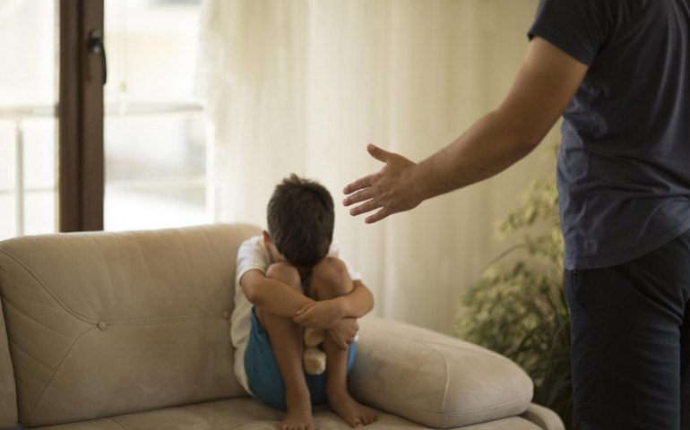 Com base na Lei Henry Borel, juiz decreta prisão de agressor de enteado de 7 anos