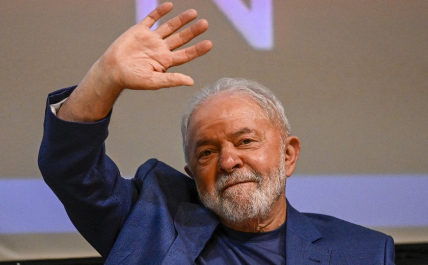 Lula visita Granja do Torto, residência que vai ocupar no início do governo