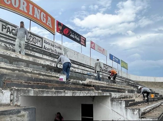 Prefeitura inicia trabalhos para a pintura das arquibancadas no Estádio Municipal de Arapiraca