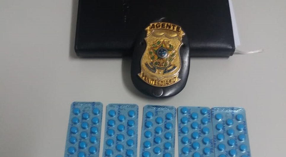 Mulher tenta entrar no presídio / Foto: Ascom/Sejuc