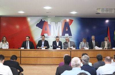 Prefeitos assinam acordo com MP para encerrar os lixões em 2018