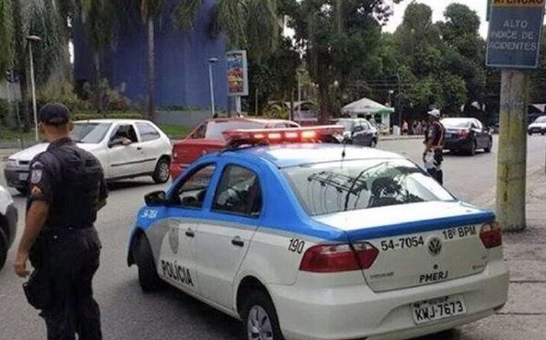 Homem morre após troca de tiros perto da UERJ, no Maracanã