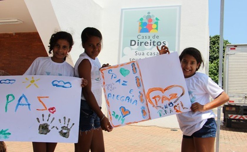 Crianças participam de atividades no Dia Internacional da Paz