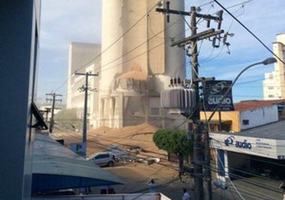 Maceió: Uma das torres do Moinho Motrisa desaba